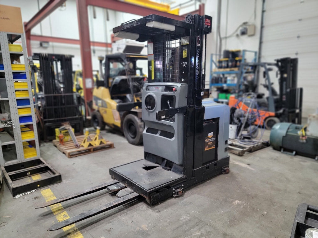 TOYOTA 3,500 lb Electric Order Picker 6BPU15