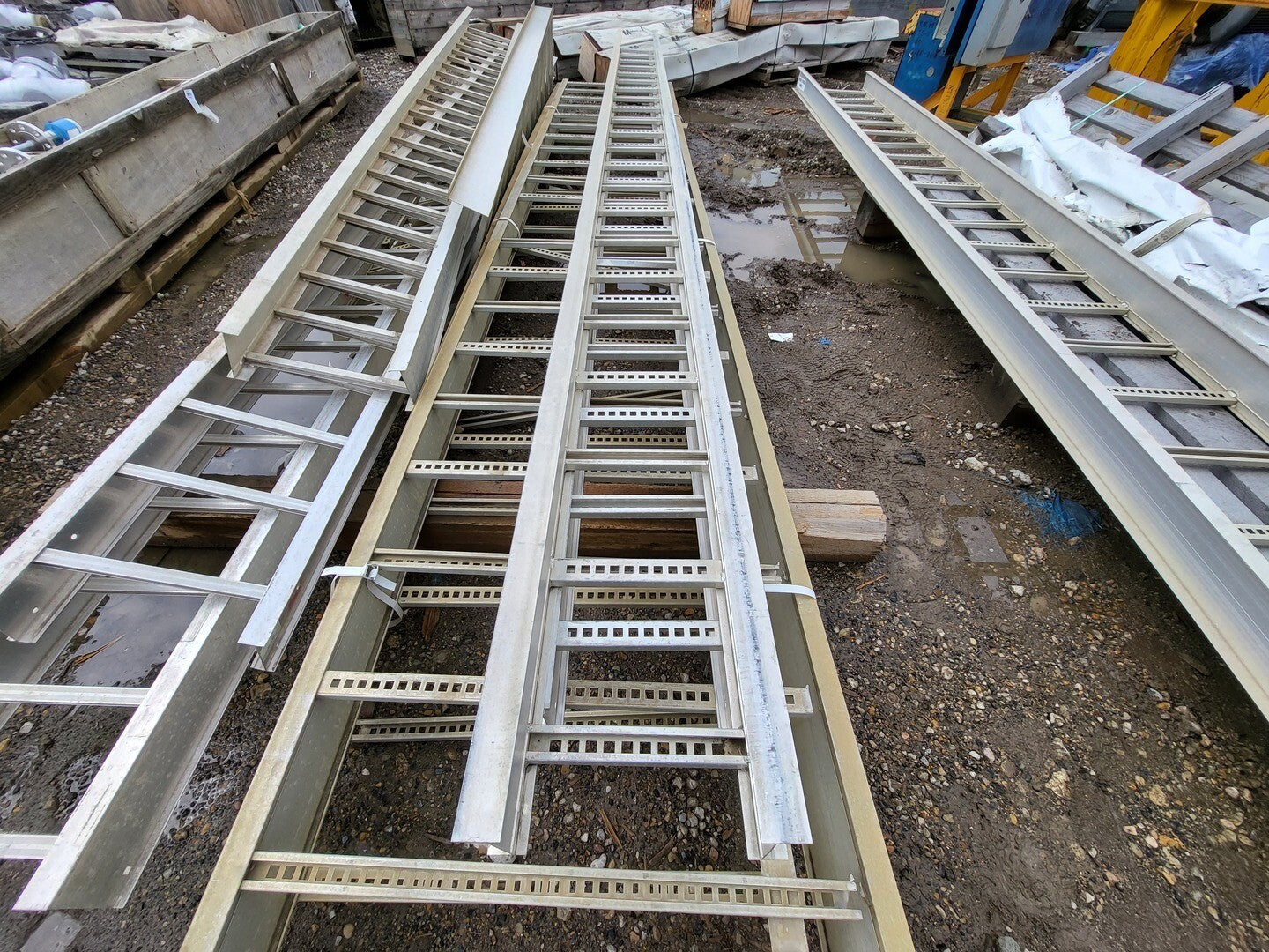 THOMAS & BETTS 12" Width x 6m Length, Straight Section Cable Tray