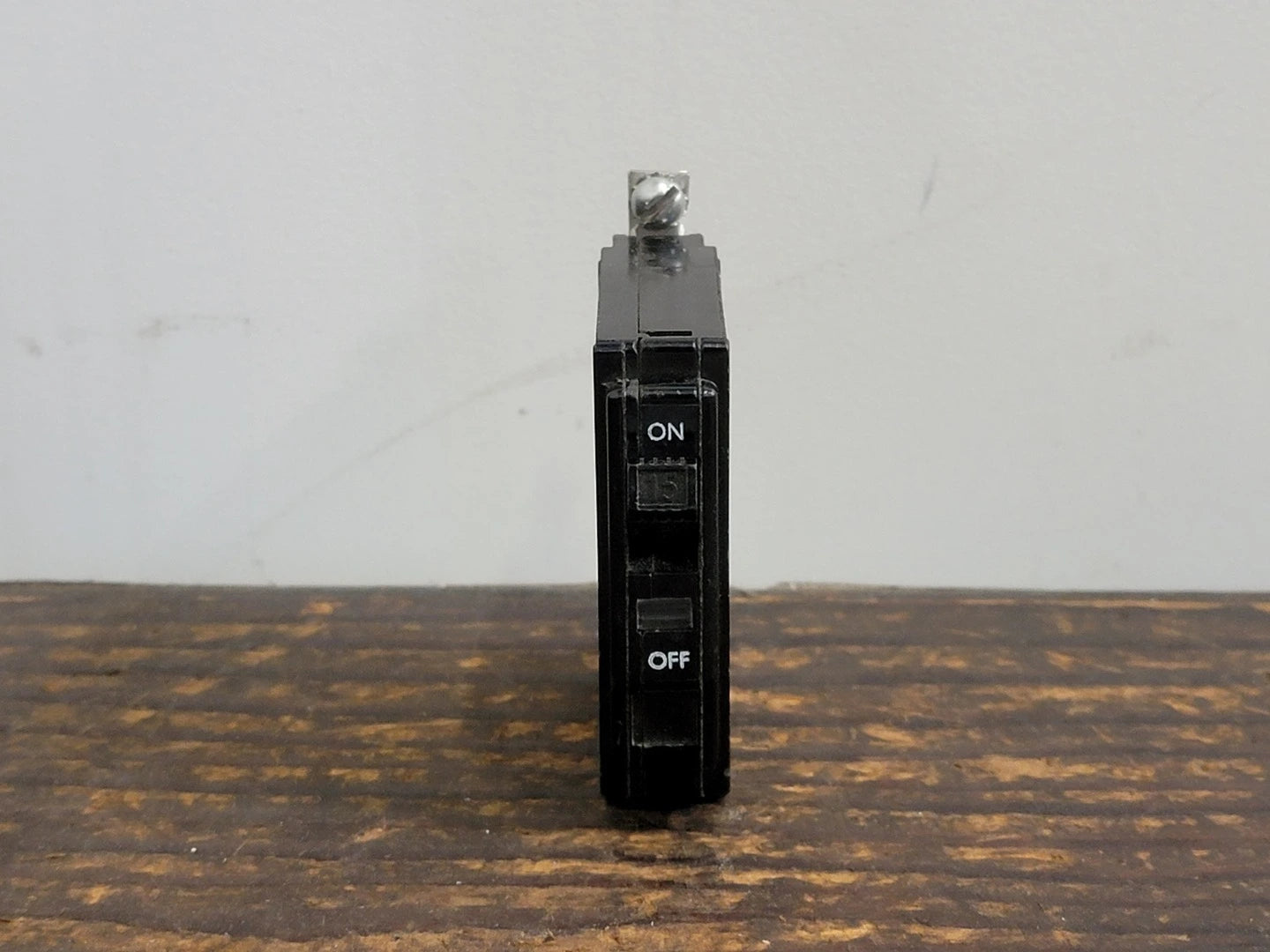 Interruptor termomagnético mini Square D de 1 polo, 15A Interruptor termomagnético mini Square D de 1 polo, 15A