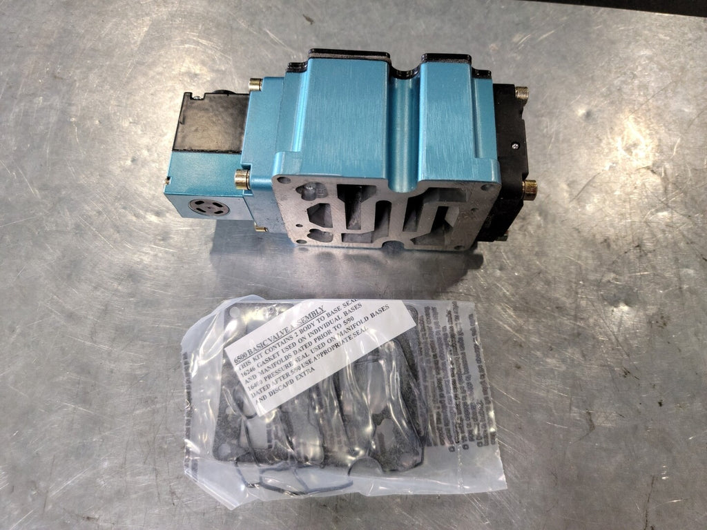 MAC Pneumatic Valve 6513B-000-PP-501DA, 1-1/2" NPT, 24VDC, 150PSI, 10A