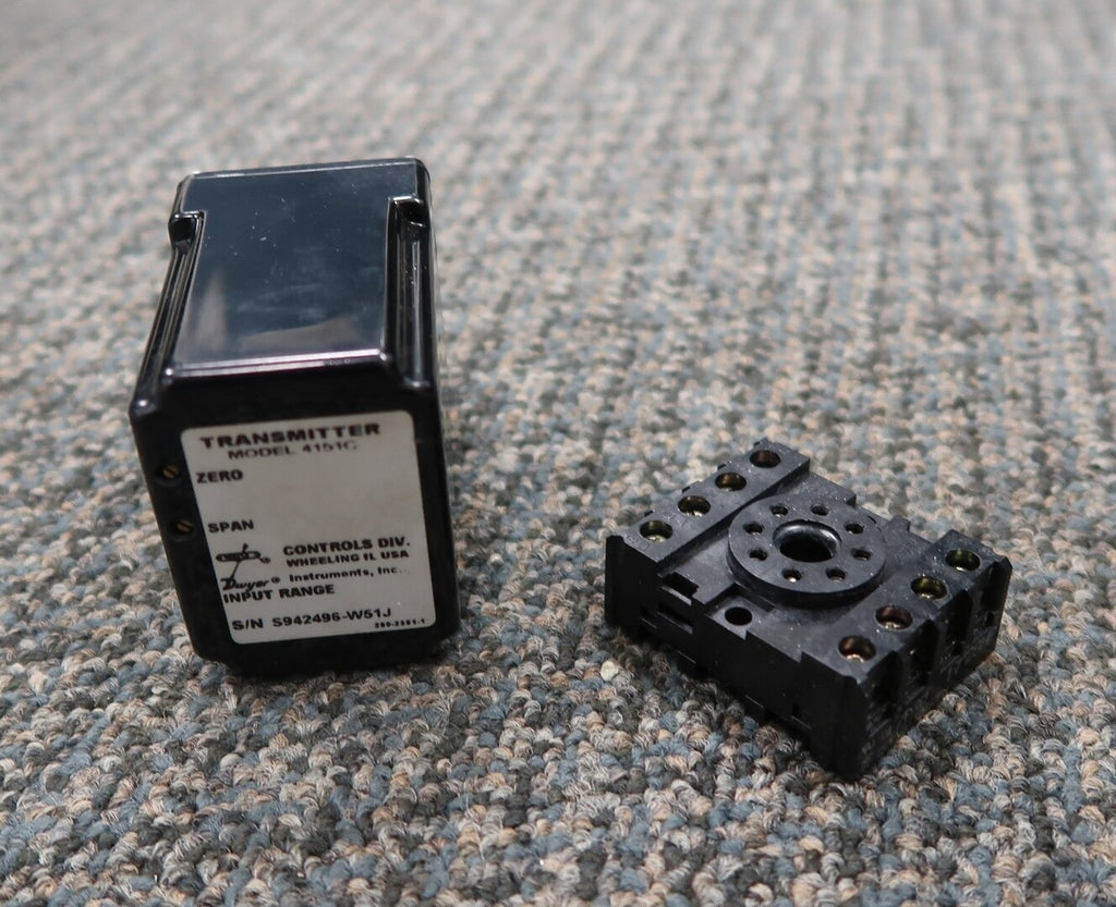 LOVE/DWYER Temperature Transmitter 4151C w/ Socket Adapter