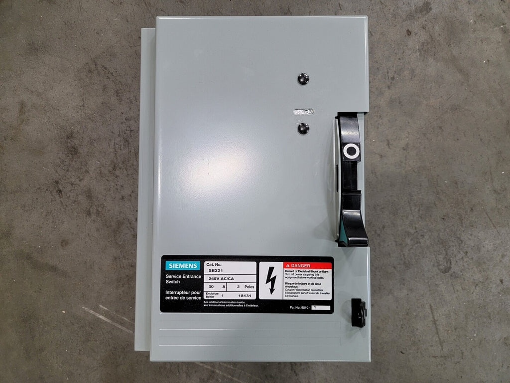 SIEMENS 30 Amp, 2 Pole, 240 volts Fusible Disconnect SE221