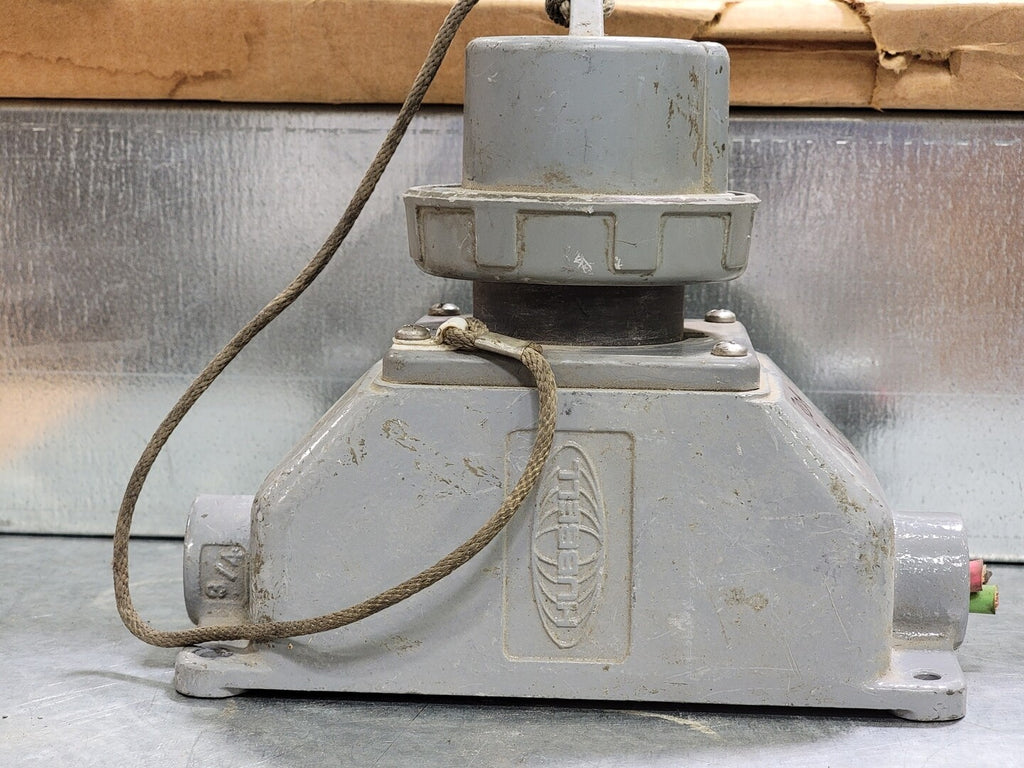 HUBBELL 30 Amp 600V Male Closure Cap PC3430 w/ Assembly