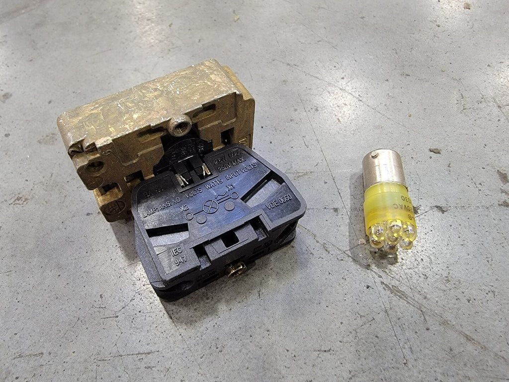 ALLEN-BRADLEY Full Voltage Module w/ Latch 800E-2DL5A, Push Button 22.5mm Amber LED Pilot 