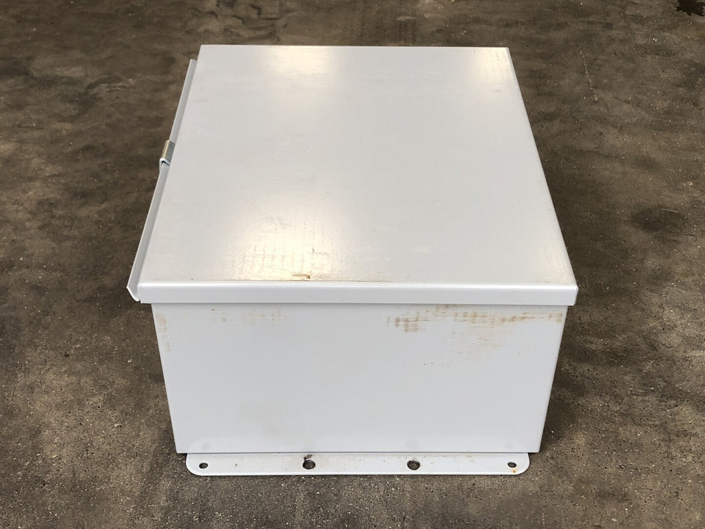 ACE MANUFACTURING Type 3R Enclosure w/ SunSaver SS-6-12 Charge Controller 