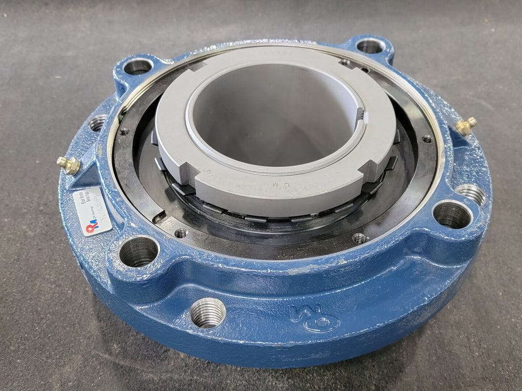 BLUE BRUTE Piloted Flange-Mount Roller Bearing Unit 3-15/16" Bore, DVC22K315SM