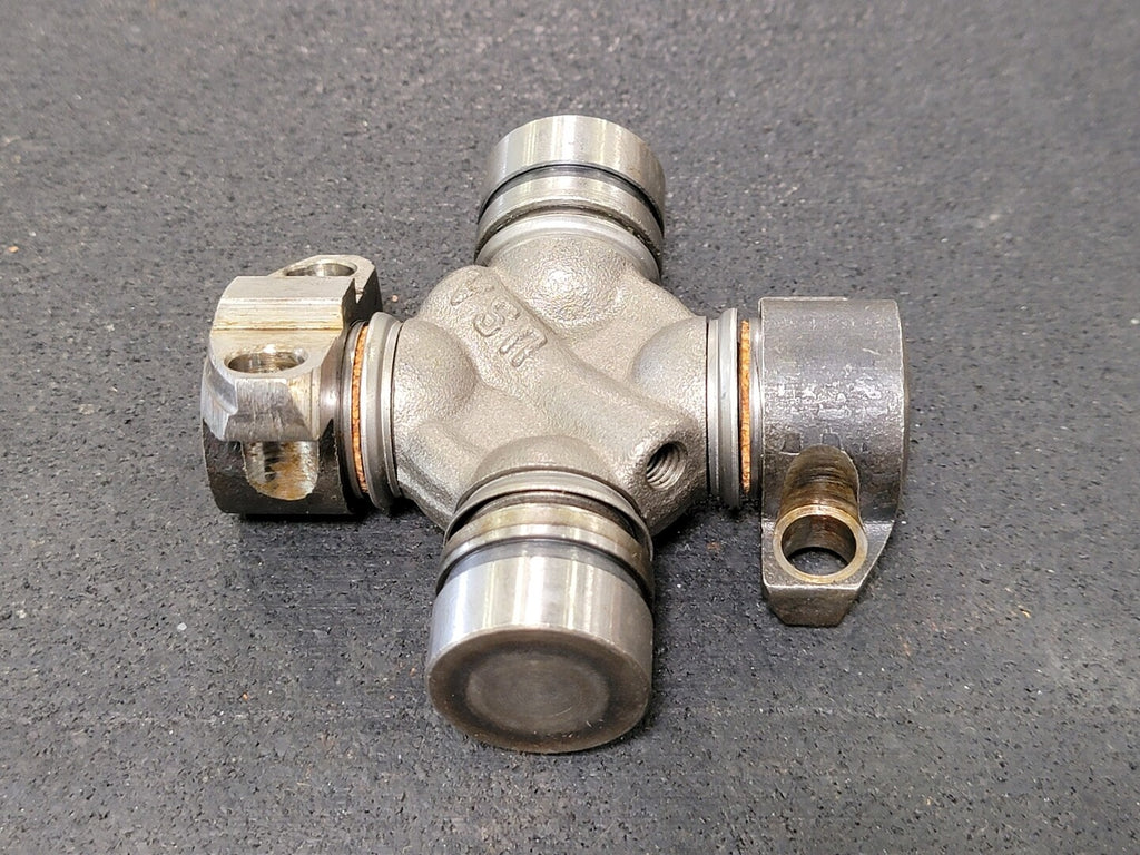 CATERPILLAR Universal Joint 0673626, 3-5/16" Cap-Cap, Steel