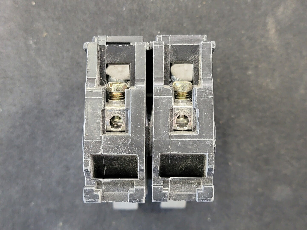 SIEMENS 15 Amp, 2 Pole, 240 volts Circuit Breaker B215