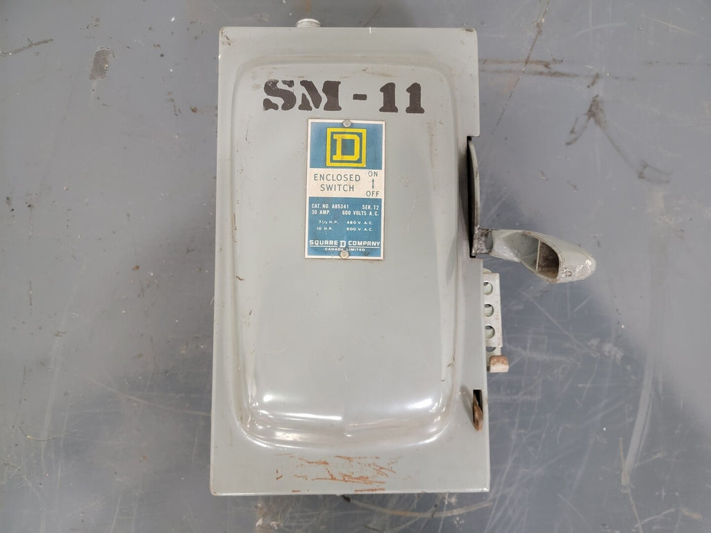 SQUARE D 30 Amp, 3 Pole, 600 volts, Fusible Disconnect Switch A85341 