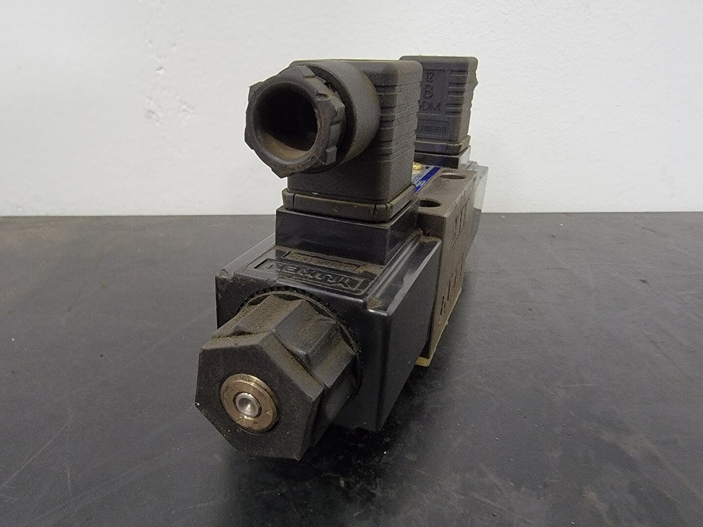 YUKEN Solenoid Directional Control Valve DSG-01-3C60-A120N-5090G 