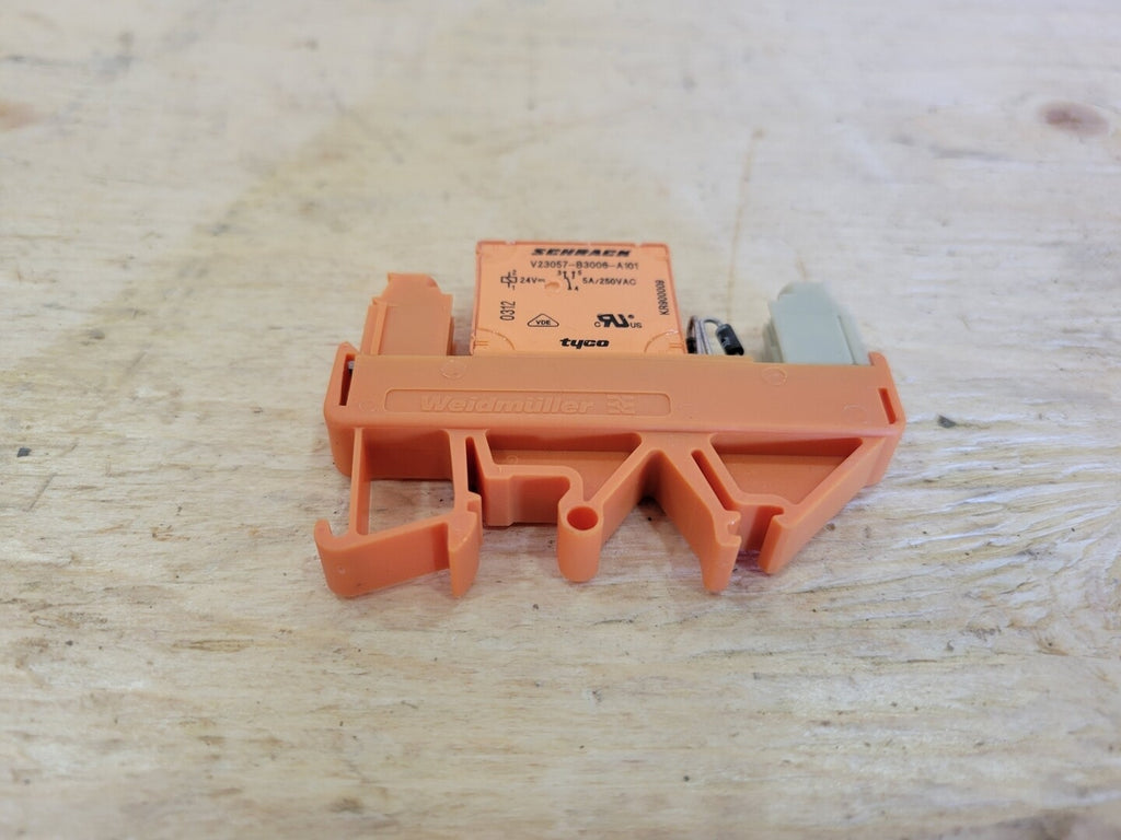 SCHRACK 5 Amp Power Relay V23057-B3006-A101 w/ Base