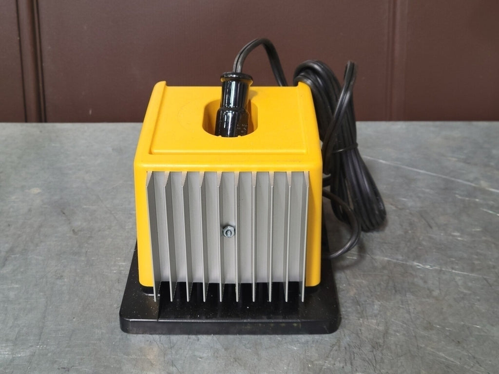DEWALT Heavy Duty Automotive Charger D9105-04
