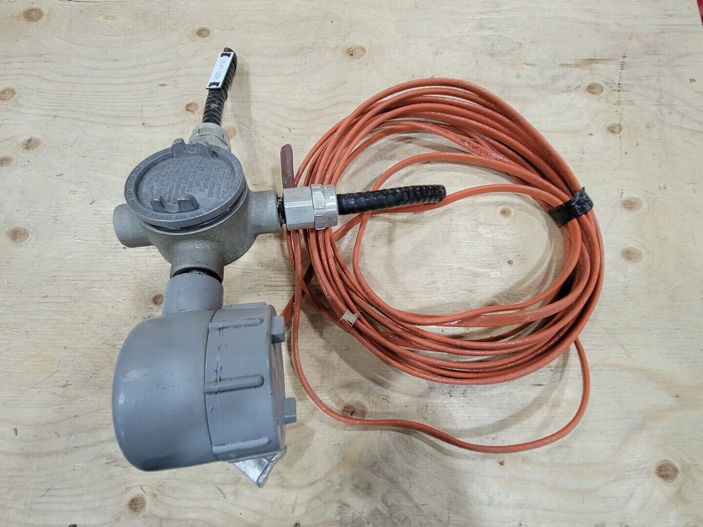 CROUSE-HINDS 3/4" Outlet Box GUAX26 w/ L-Type Outlet Body GECLT-3