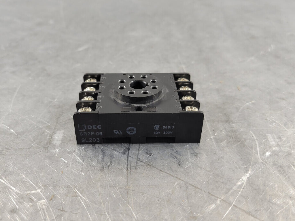 IDEC 8-Pin Relay Socket SR2P-06