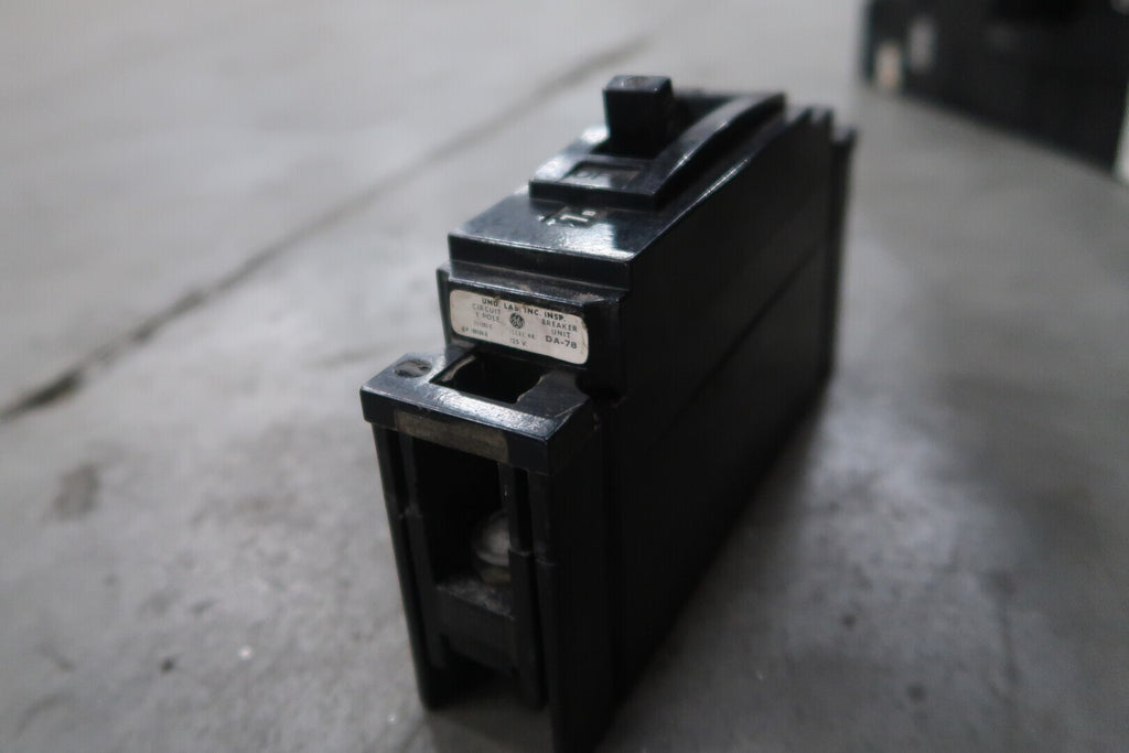 GENERAL ELECTRIC 15 Amp, 1 Pole, 125 volts Circuit Breaker TE111015