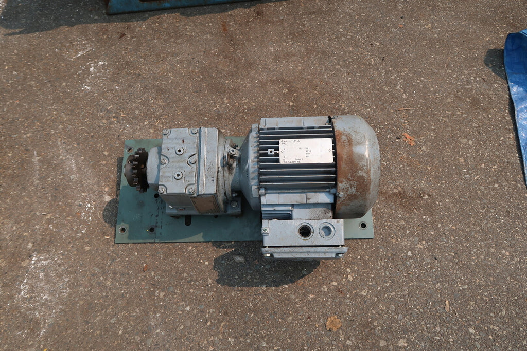 SEW-EURODRIVE Helical Gearmotor R37DT90L4 