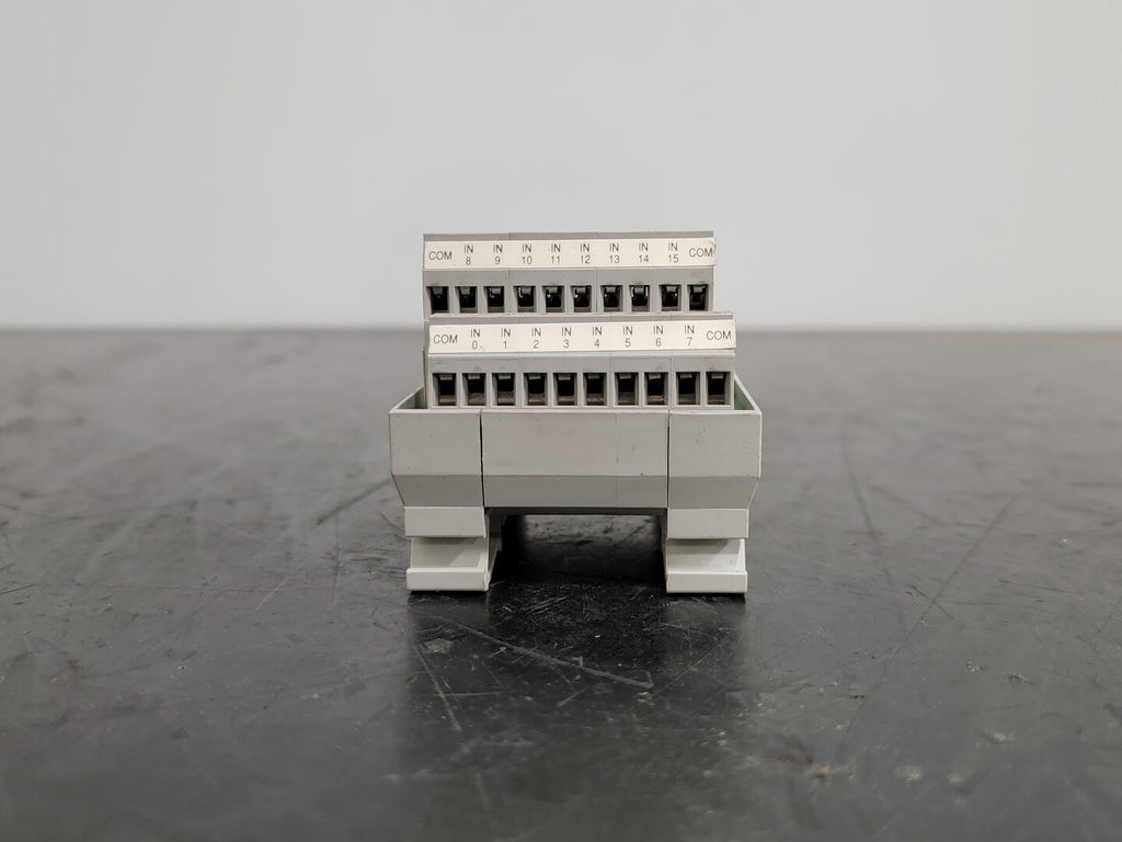 ALLEN-BRADLEY 20-Point Feed-Through Digital Interface Module