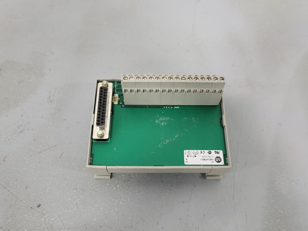 ALLEN-BRADLEY 8-Channel Feed-Through, Isolated Analog Interface Module 1492-AIFM8-3