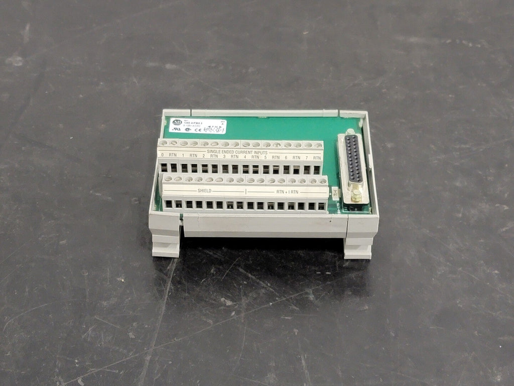 ALLEN-BRADLEY 8-Channel Feed-Through, Isolated Analog Interface Module 1492-AIFM8-3