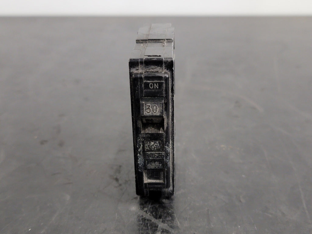 SQUARE D 30 Amp 1 Pole Circuit Breaker QO130