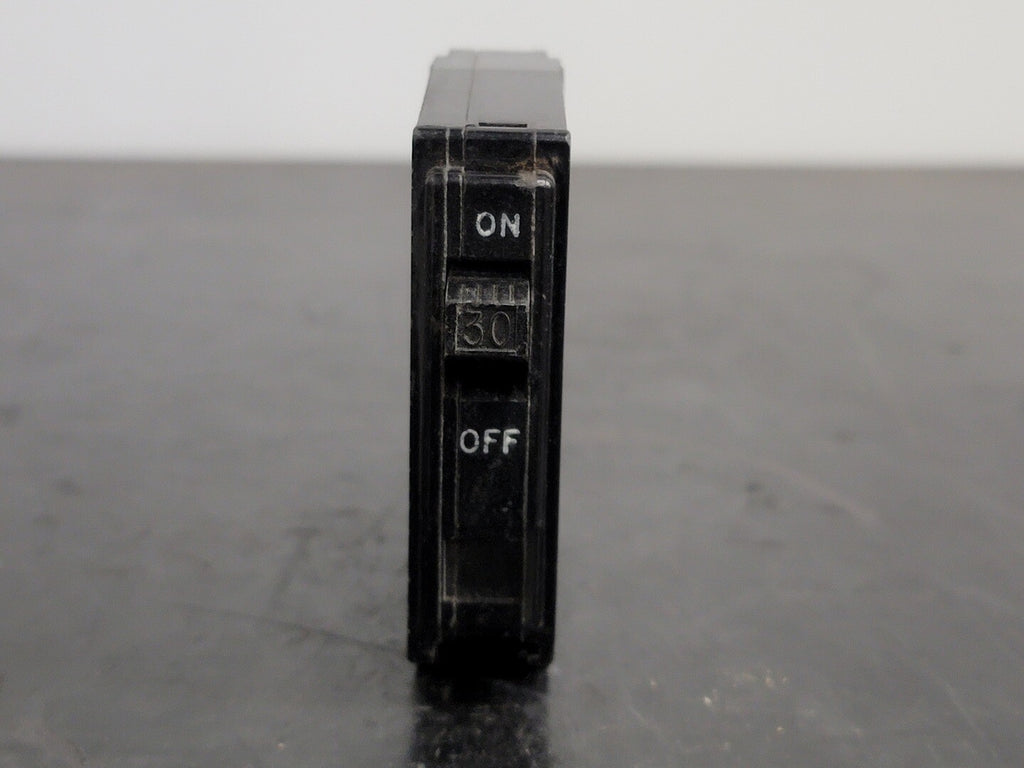 SQUARE D 30 Amp 1 Pole Circuit Breaker QO130