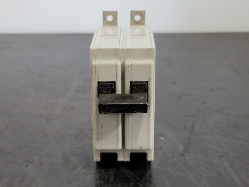 COMMANDER 15 Amp, 2 Pole, 120/240 volts Circuit Breaker QBH215