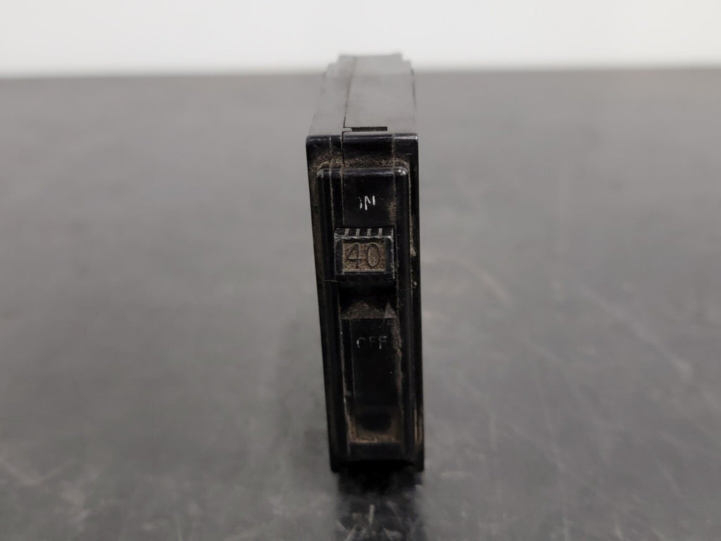 SQUARE D 40 Amp 1 Pole Circuit Breaker QO140