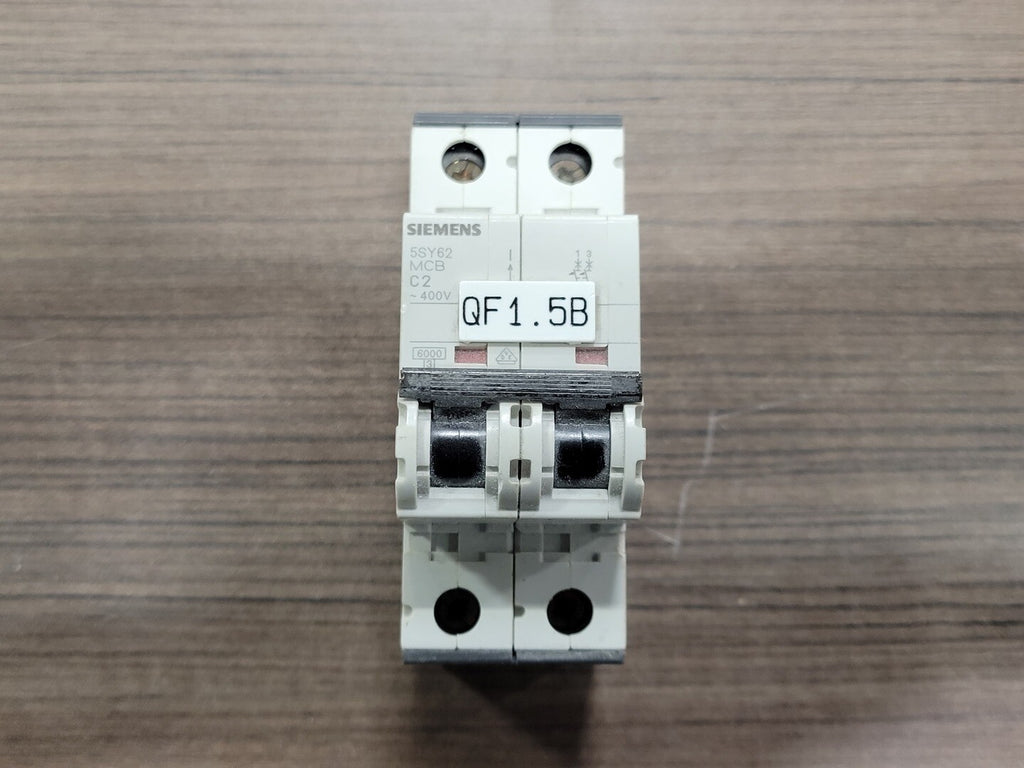 SIEMENS 2 Amp, 2 Pole, 400 volts Circuit Breaker 5SY6202-7