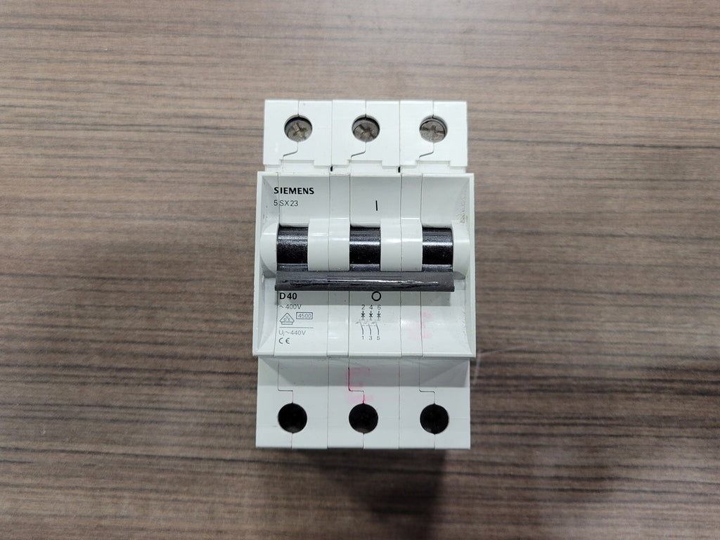 SIEMENS 40 Amp, 3 Pole, 400 Volts Circuit Breaker 5SX23-D40