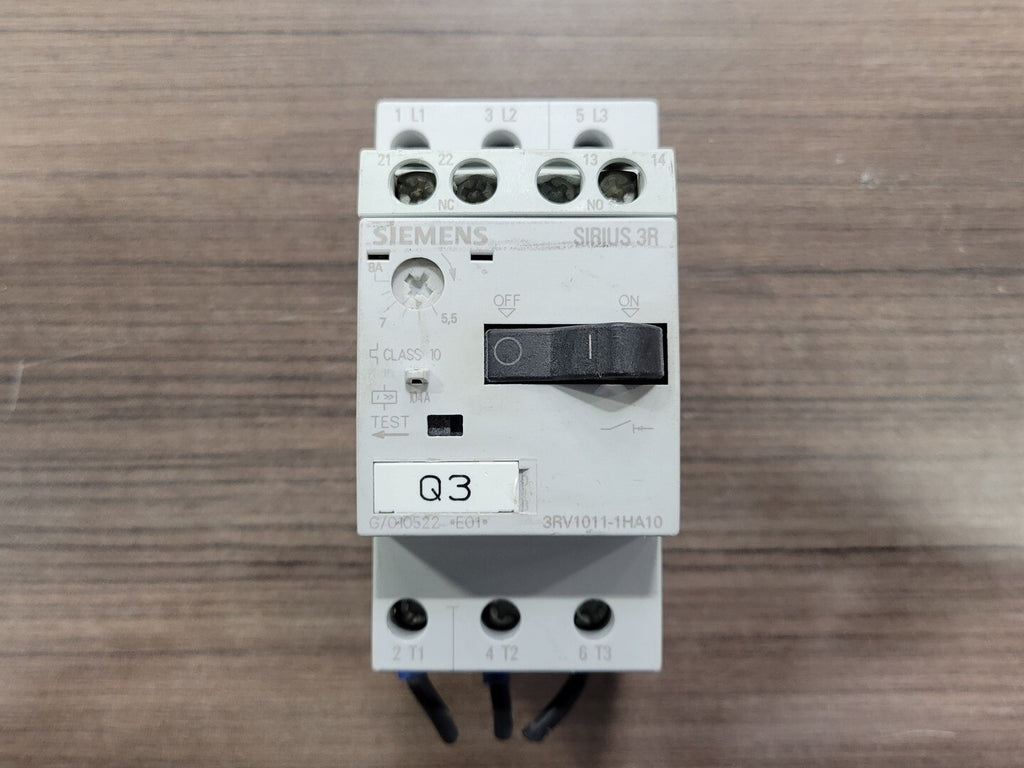 SIEMENS 5.5-8 Amp, 3 Pole, 690 volts Circuit Breaker 3RV1011-1HA10
