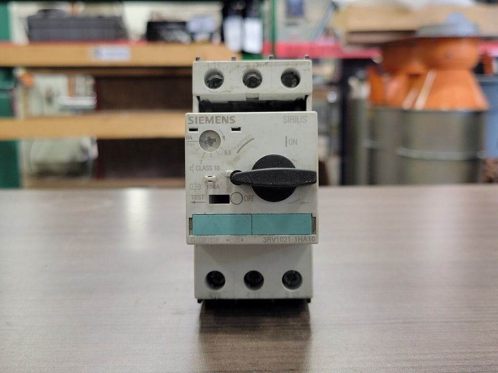 SIEMENS 5.5-8 Amp, 3 Pole, 600 volts Circuit Breaker 3RV1021-1HA10