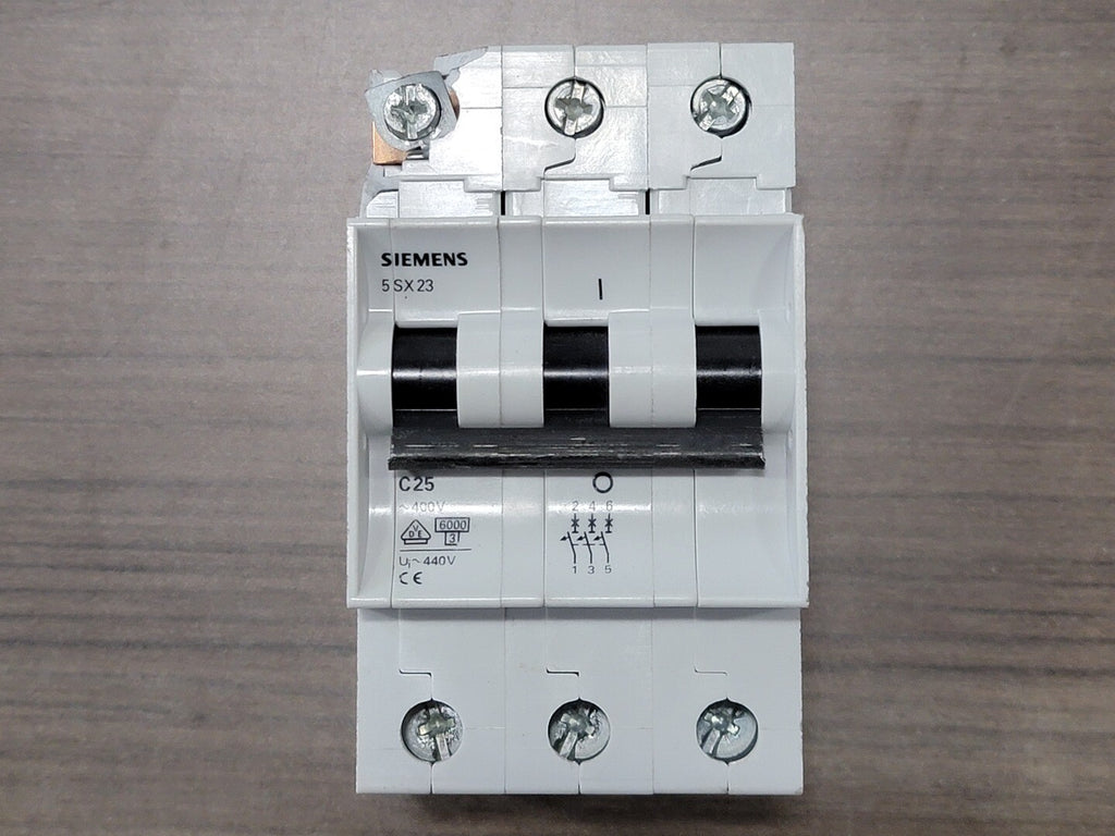 SIEMENS 25 Amp, 3 Pole, 480 Volts Circuit Breaker 5SX23-C25