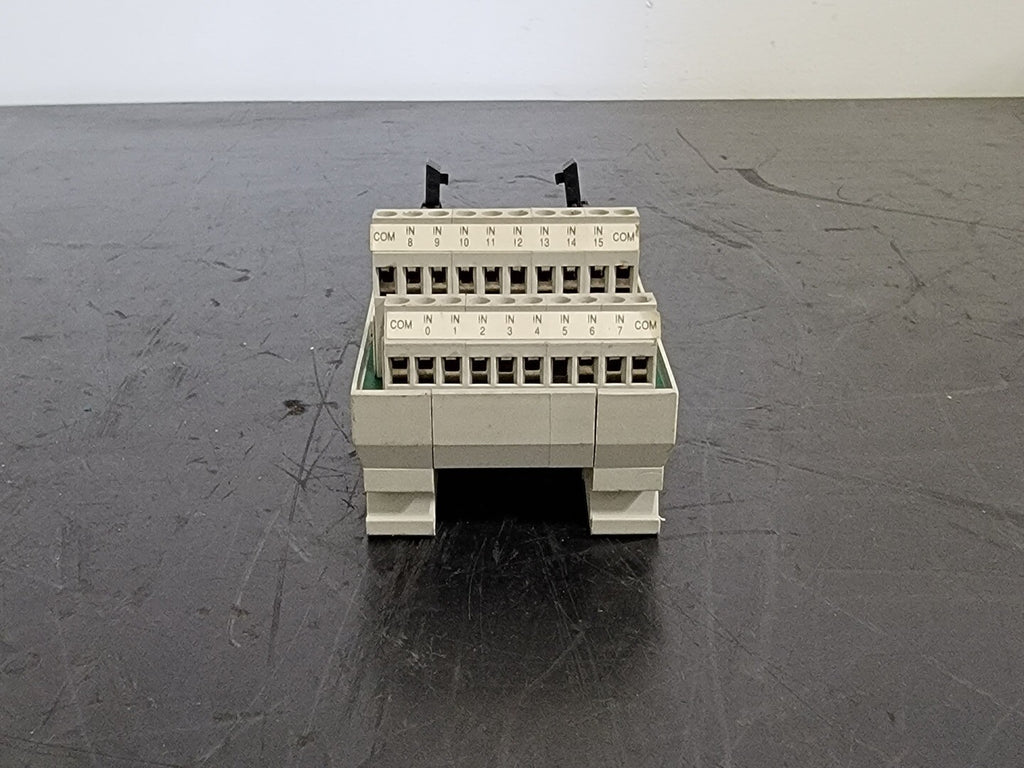 ALLEN-BRADLEY 20-point Feed-Through Digital Interface Module 1492-IFM20FN