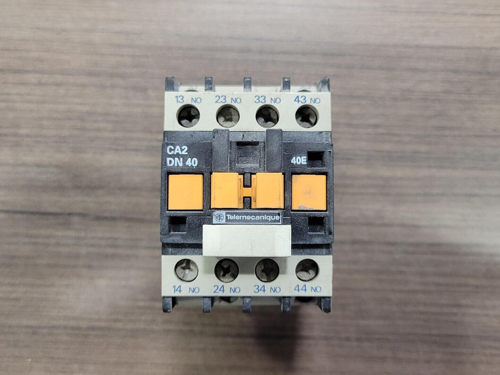 TELEMECANIQUE 6 Amp, 3 Pole, 1 NO, 120 VAC Coil Control Relay Contactor CA2 DN40