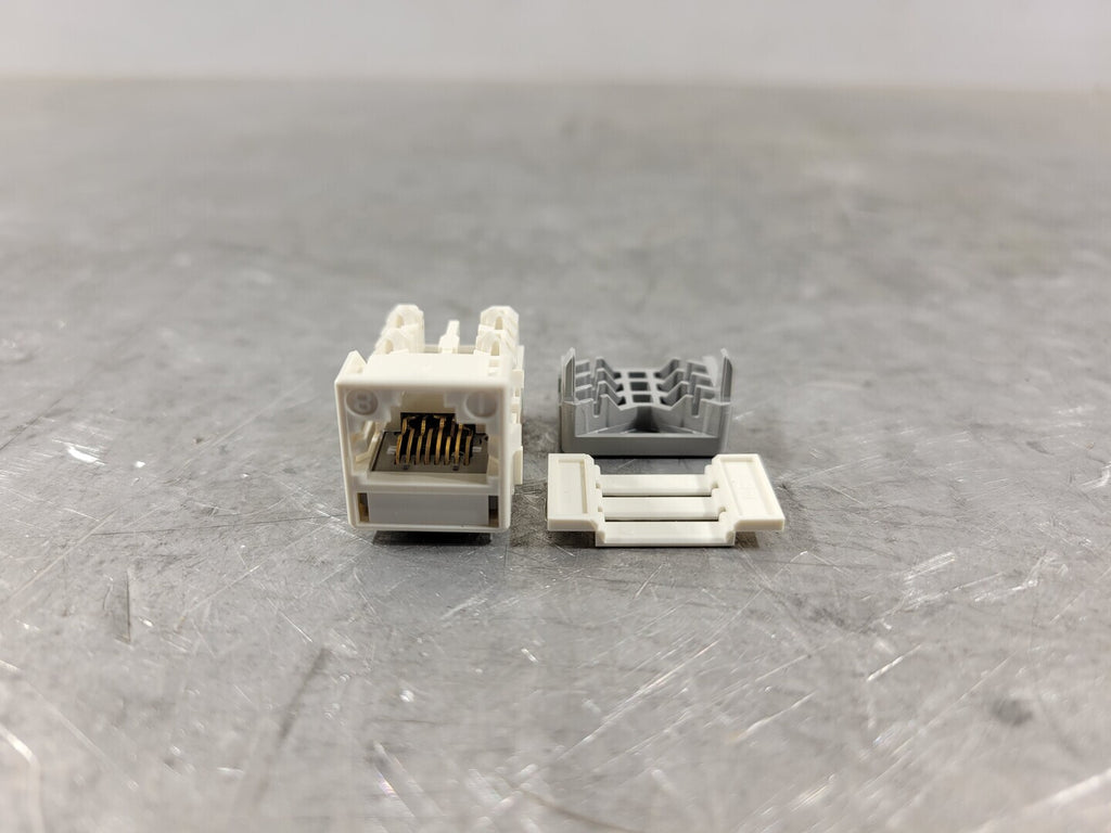 COMMSCOPE MGS400-262 Category 6 U/UTP Information White Outlet No. 700206725