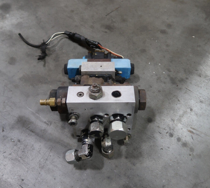 PARKER FILTRATION Hydraulic Valve w/Vickers DG4V Series Solenoid Operated 4 Way Hydraulic Valve
