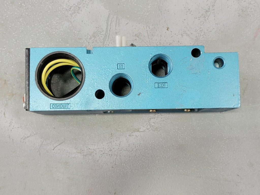 MAC 3/8" NPTF Aluminum Pneumatic Valve Base 6200C2120011 w/ Indicator Light 