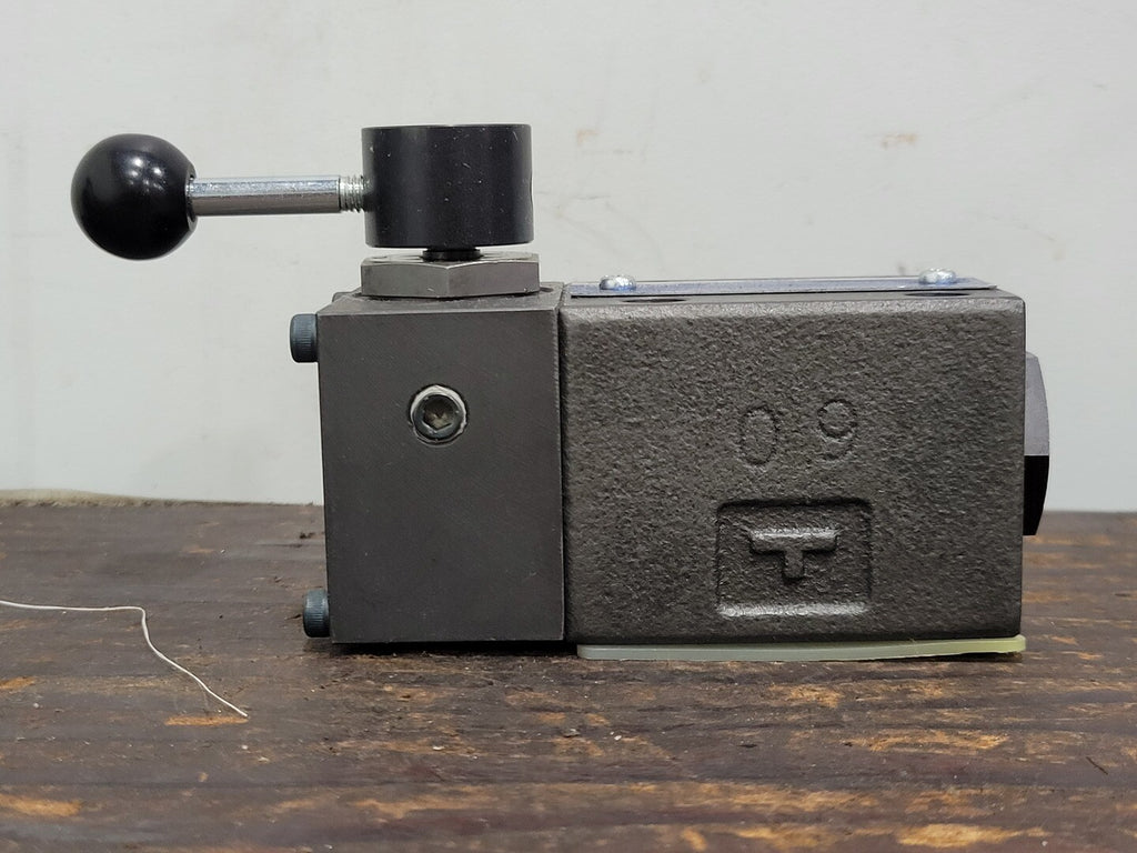 YUKEN Manually Operated Directional Valve DMG-01-2D60B-1090