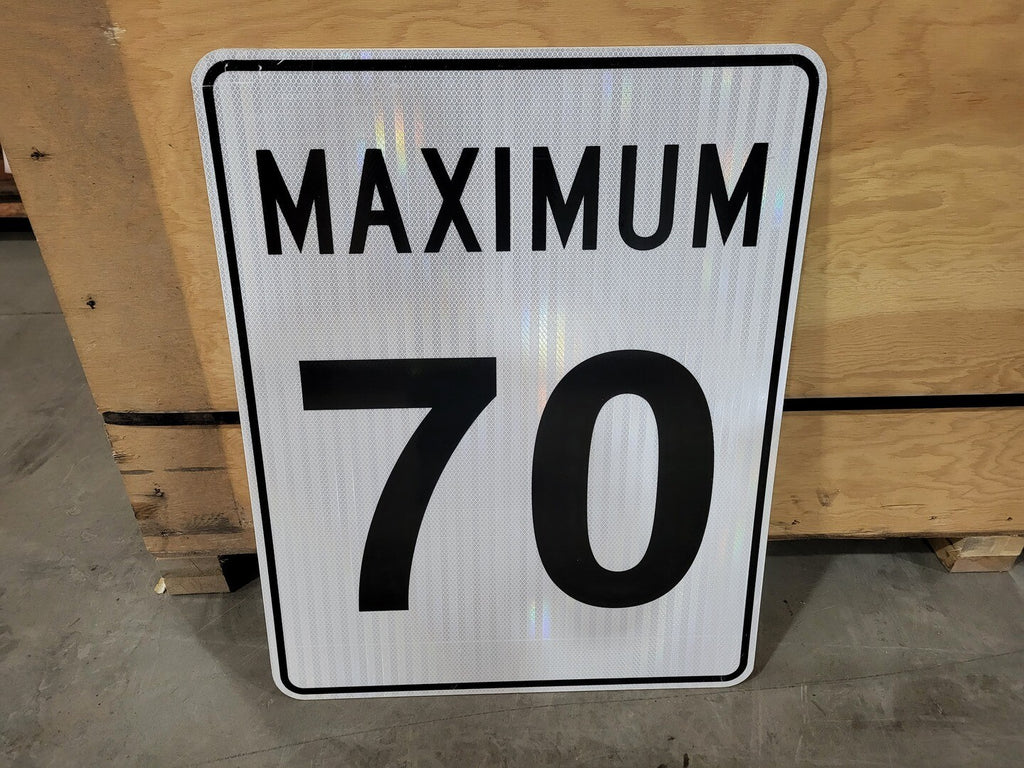 24" x 30" Speed Limit Maximum 70 km/h Traffic Sign