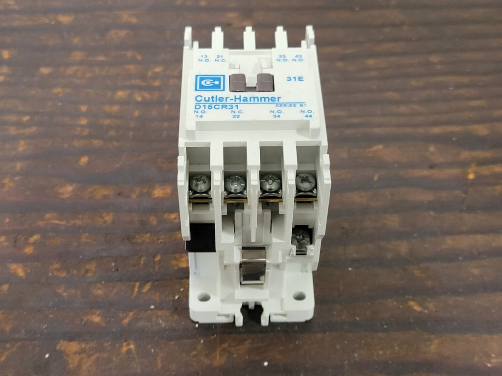CUTLER-HAMMER Control Relay D15CR31 10A 600V 120V Coil 