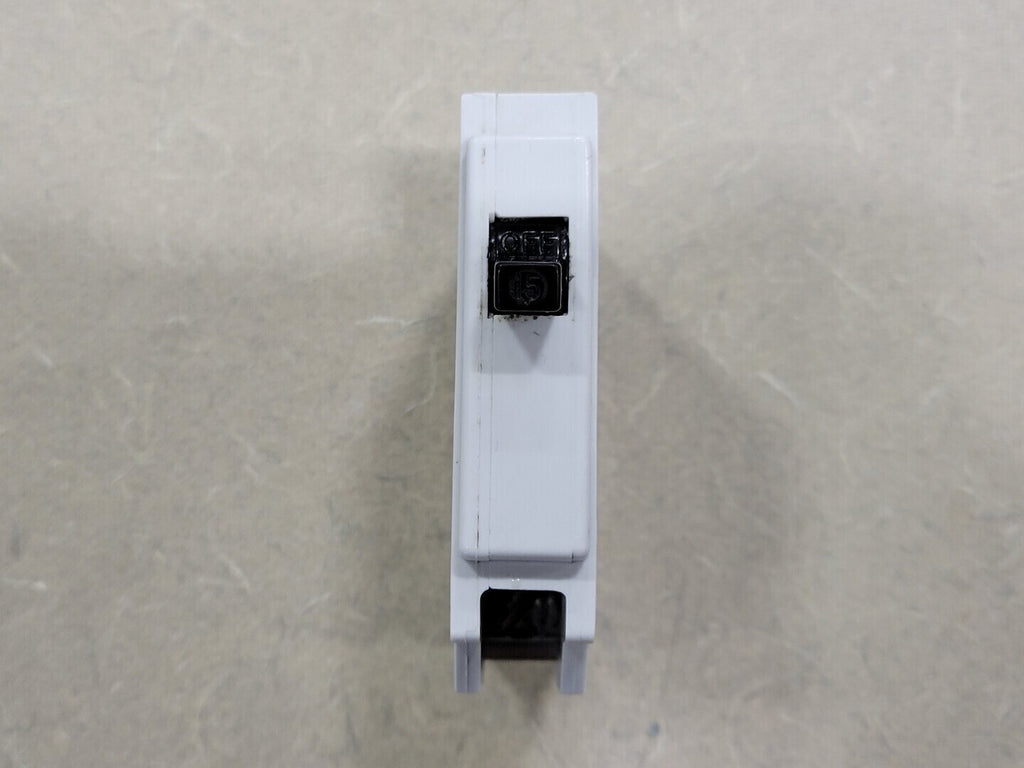 COMMANDER 15 Amp, 1 Pole, 120/240 volts Circuit Breaker QB115