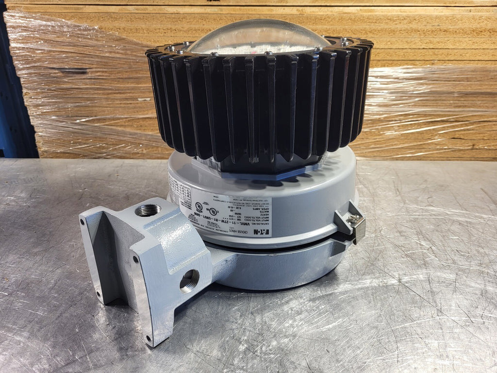 CROUSE-HINDS 92 watts LED Luminaire VMVL-11-2TW-R1-UNV1-S890
