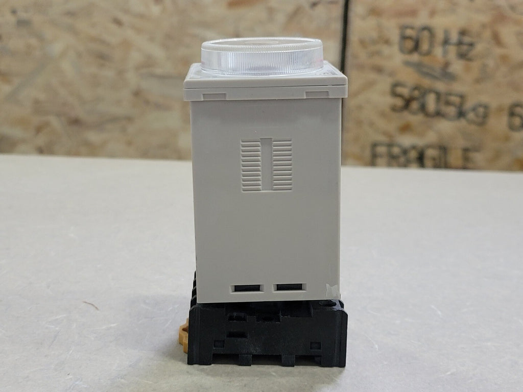 OMRON 5 Amp Time Delay Relay H3CR-H8L AC100-120 S w/ Base
