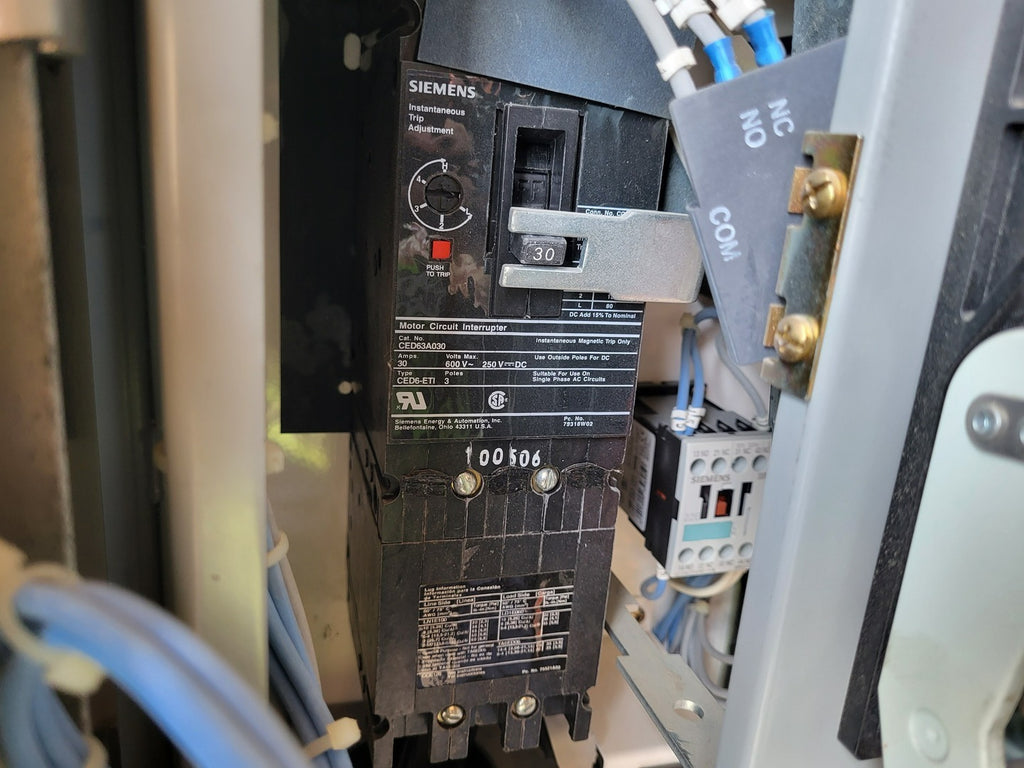 SIEMENS 30 Amp 3 Pole Circuit Breaker CED63A030