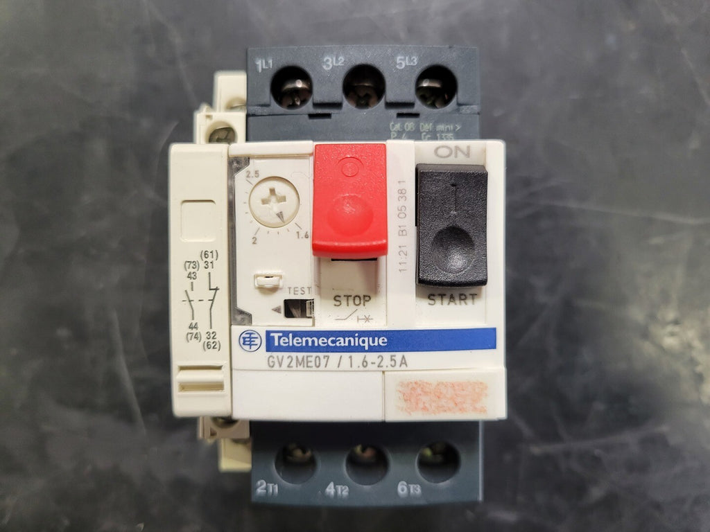 TELEMECANIQUE 1.6-2.5 Amp, 3 Pole, 600 volts Circuit Breaker GV2ME07 w/ Auxiliary Contact