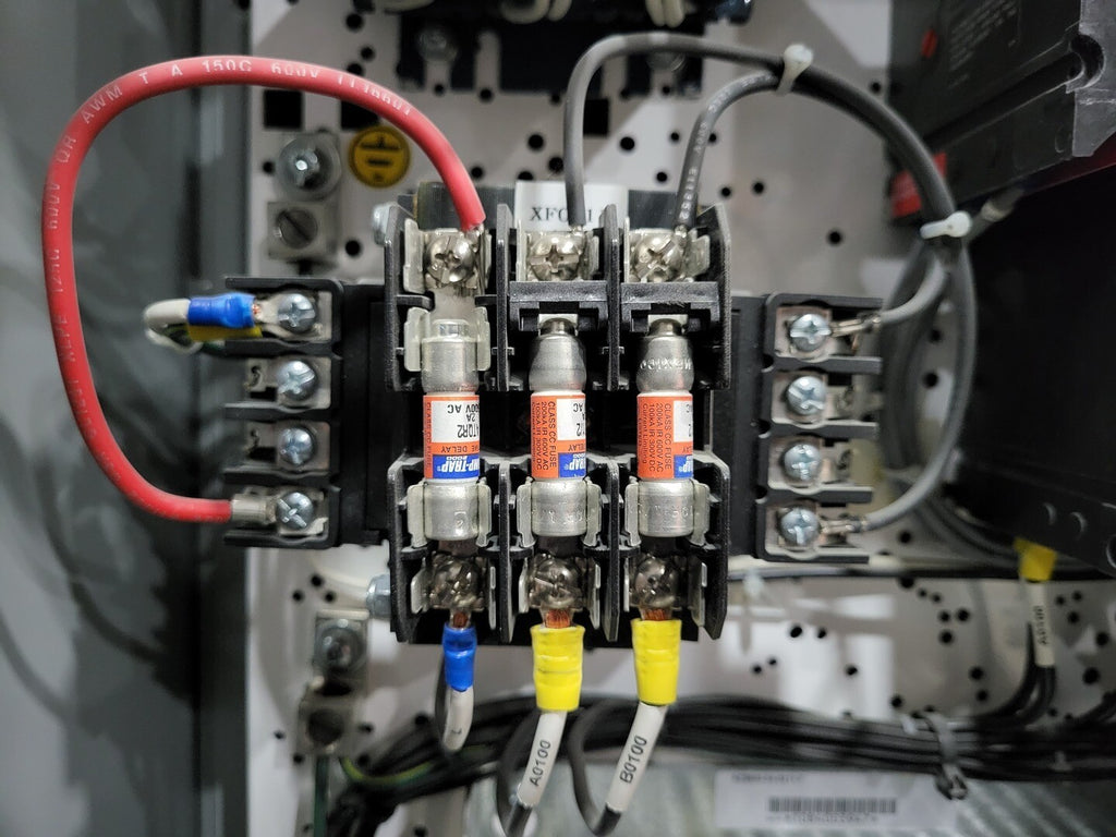 Open Style Fuse Holder 3-Pole w/ 3 x 2A Fuses