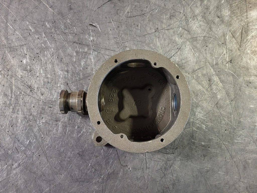 CROUSE-HINDS 3/4" Conduit Outlet Box GRF229 W/ One Connector