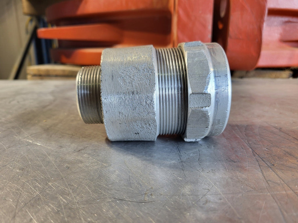 THOMAS & BETTS 1-1/2" Star Teck Cable Fitting ST150-472