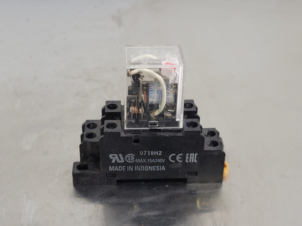 OMRON 10 Amp Power Relay LY2N-AC110/120 w/ Relay Socket
