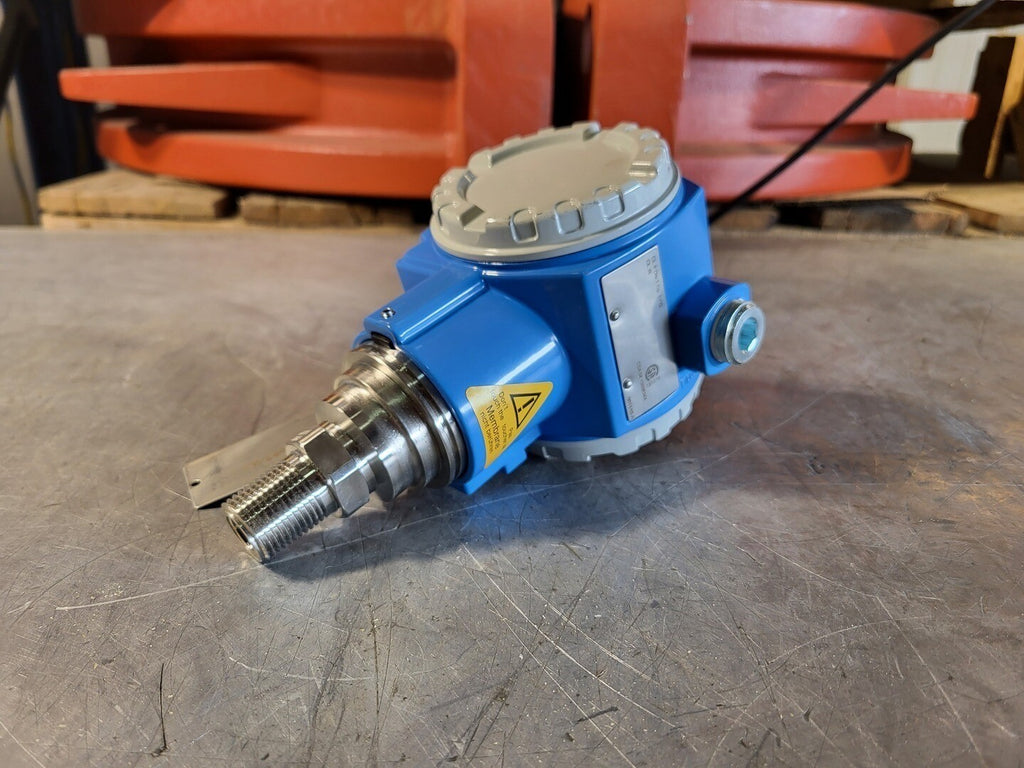 ENDRESS+HAUSER Digital Pressure Transmitter PMP71-WCC1P21RAAU w/ Mounting Kit